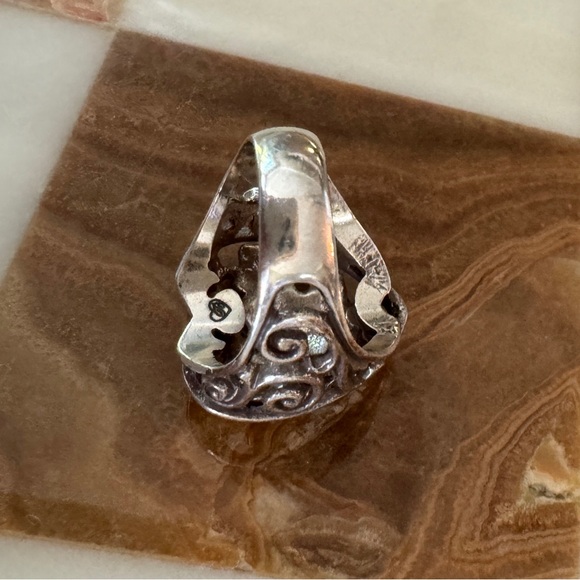 Brighton, scrolled heart ring - Picture 4 of 4